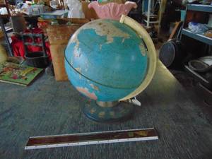 lot 2773 image: Vintage Globe 1012 inches or so