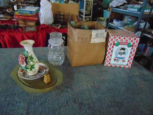 lot 2776 image: Snowman Jar - Vintage Soda Bottles and More