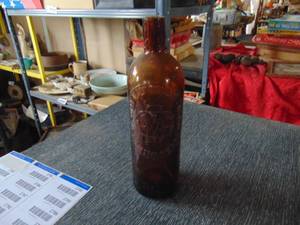 lot 2781 image: Vintage Whiskey Bottle