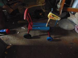 lot 2794 image: Folk Art Pull along Horse