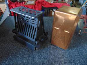 lot 2798 image: Toaster and Napkin Holder