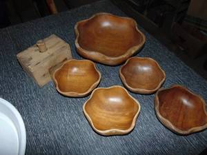 lot 2804 image: Wooden Bowls and Butter Mold