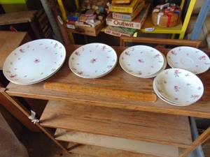 lot 3063 image: China - Dinner and Salad Plates