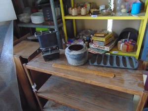 lot 3064 image: Small Heater - Cast Pot and Cornbread