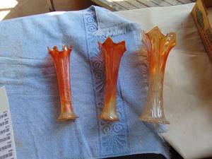 lot 3070 image: Carnival Glass Vases - 3