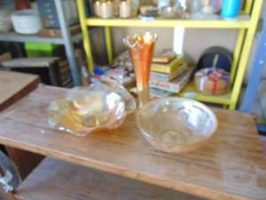 lot 3074 image: 2 Orange Carnival Glass Bowls and 1 Vase