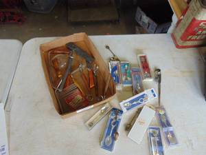 lot 3078 image: Letter Opener - Souvenier Spoons - Carving Sets - Bakelite Handles