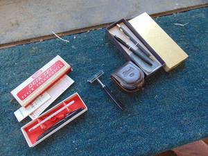 lot 3087 image: Keen Kutter Razor - Pen Set - Ricoh Leather Lens shield and more