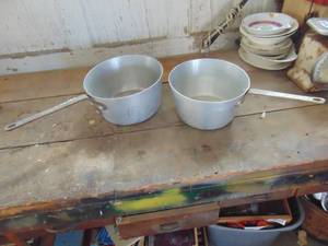 lot 3095 image: Pair of Aluminum Stock Pots with Handles