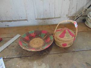 lot 3096 image: Pair of Southwestern Baskets