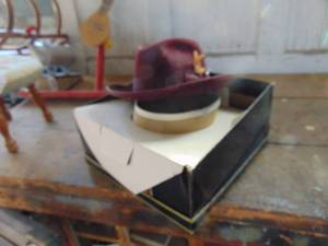 lot 3098 image: Bee - Fedora - Maroon - size 7 12