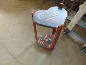 lot 3107 image: Patriotic Themed Stand