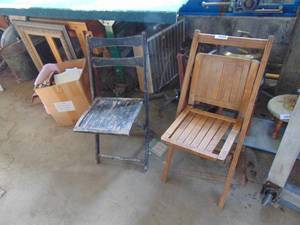 lot 3114 image: Pair of Wooden Folding Chairs