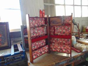 lot 3117 image: Folding Sewing Notions Container - Kind of Large - Broken Strap -