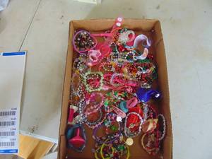 lot 3138 image: Selection of Costume Jewelry