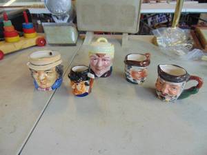 lot 3147 image: Face Mug - Cream and Sugars and More