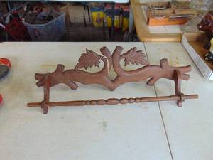 lot 3153 image: Wooden Towel Rack