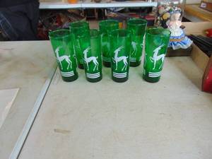 lot 3167 image: 7 - Green Glasses with designs