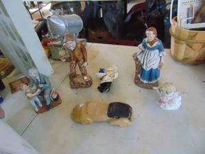 lot 3182 image: Selection of Figurines - one has damage