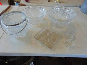 lot 3215 image: Clear Glass Bowls - Servers