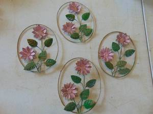 lot 3227 image: 4 Metal Decor Items