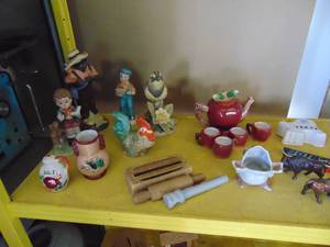 lot 3229 image: Contents of Shelf - Door Knob