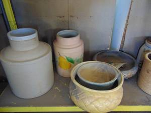 lot 3231 image: Contents of Shelf - Crocks