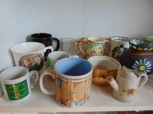lot 3236 image: Contents of Shelf - Coffee Cups
