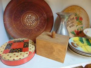 lot 3240 image: Contents of Shelf - Wood