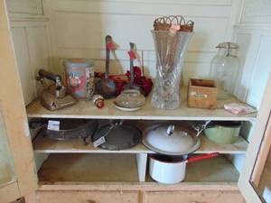 lot 3262 image: Contents of Cabinet