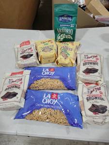 lot 9146 image: Everything in the picture