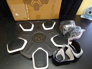 lot 1260 image: MMA Electronic Massage Mat with Multiple Zones - Retail $45