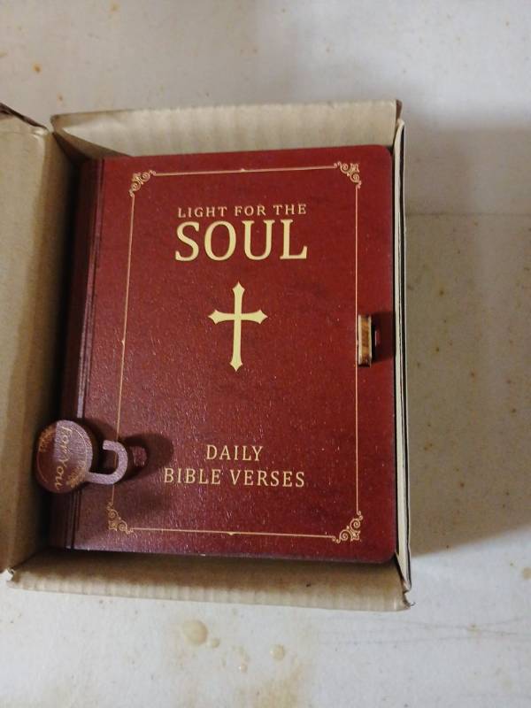 lot 51880 image: SOUTHLISA Read This When Bible Verse Box 150 Color Coded Bible Verse for 6 Emotions Wooden Christian Gift Box for Women, Perfect Christmas or Birthday Gift for Women - Retail $17