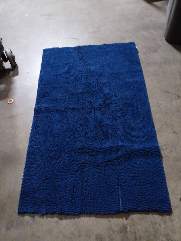 lot 63017 image: Navy Blue Chenille Bath Mat 36 x 59 - Retail $12