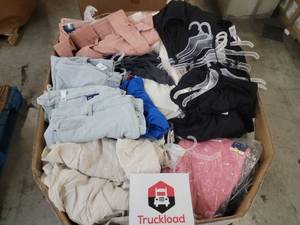 lot 56737 image: Womens Summer Clothing Old Navy - Several Hundred Plus Sizes (X-4X)