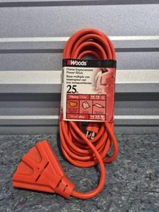 lot 206 image: Woods 25ft Heavy Duty Power Block Extension Cord - Retail $18
