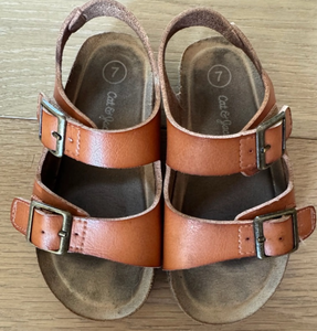 lot 43296 image: Cat & Jack Brown Toddler Sandals Size 7