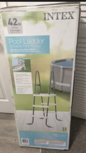 lot 43310 image: Intex 42-inch Pool Ladder