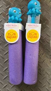 lot 43751 image: Sun Squad Critter Blaster Water Squirter, pack of 2