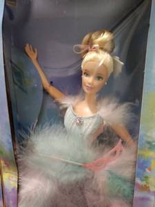 lot 109 image: Mattel Avon Ballarina Barbie