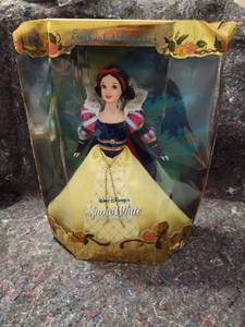 lot 113 image: disney year 2000 collector dolls enchanted princess series 12 inch doll from snow white and the seven dwarfs