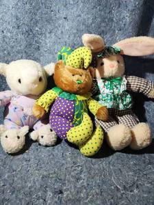 lot 206 image: 2007 Sugar Loaf Plush Bunny Collection