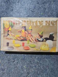 lot 210 image: 1960s Tupperware Mini Party Set Childrens Toy