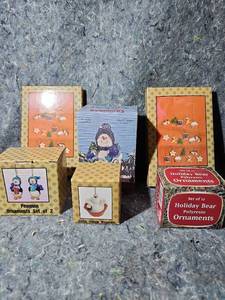 lot 237 image: Winter Holiday Ornament Collection
