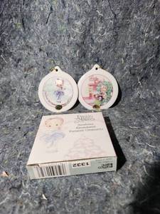 lot 242 image: Precious Moments Christmas Porcelain Ornament Set