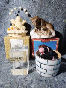 lot 243 image: Decorative Holiday Collectibles Set with Crystal Block