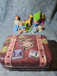 lot 253 image: Mixed Toy Lot with Girl Scout Memorabilia Case