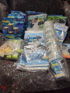 lot 289 image: Shark Tale Party Supply Bundle