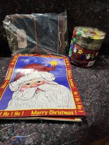 lot 325 image: Holiday Decor Bundle - Christmas Cards and Foam Garland