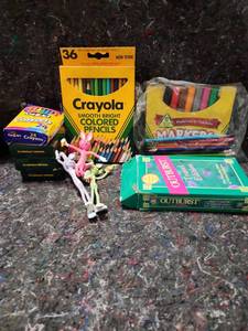 lot 326 image: Art Supply and Game Bundle with Bunny Figures